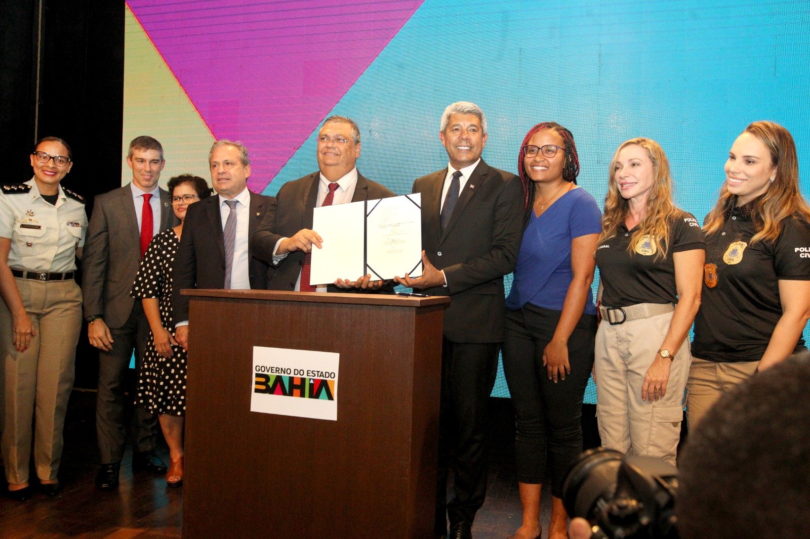 Estado e Ministério da Justiça entregam equipamentos de segurança e anunciam segunda edição do Pronasci na Bahia