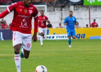 Atacante é suspenso por 2 anos por envolvimento em esquema de apostas