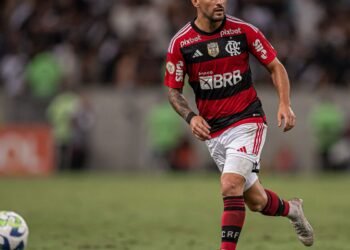 Flamengo tenta confirmar classificação nas oitavas da Libertadores