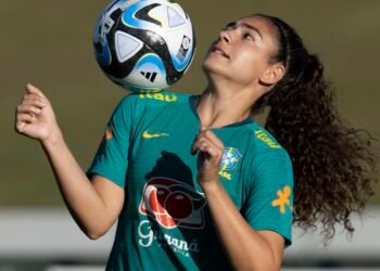 Meia Angelina elogia período de treinos da seleção feminina de futebol