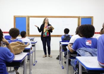 Estado publica lista de educadores contemplados com gratificação e progressão na carreira