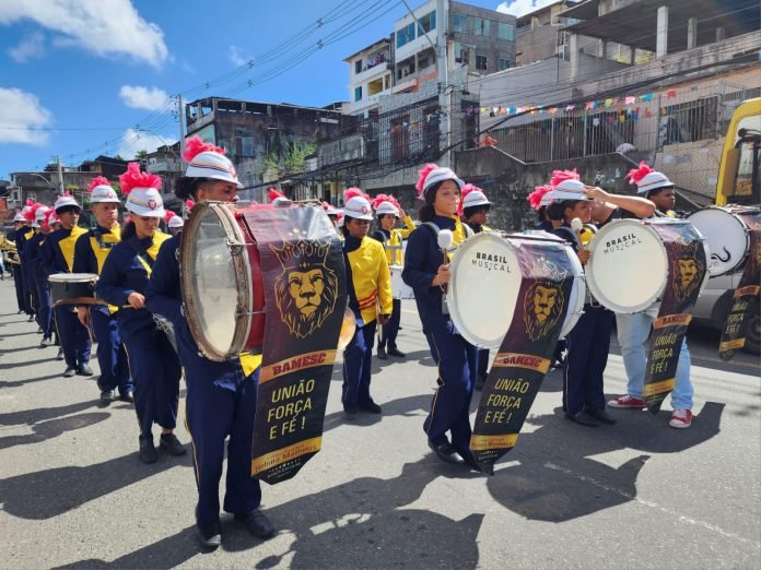 Estudantes participam de encontro intercolegial de fanfarras em Salvador