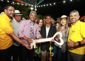 Governador participa dos festejos de São João na cidade de Irecê