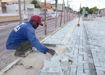 Obras de requalificação dos canteiros do CIA 1 seguem avançando – Prefeitura de Simões Filho
