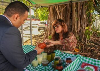 Feira na UNEB comercializa produtos da reforma agrária e agricultura familiar