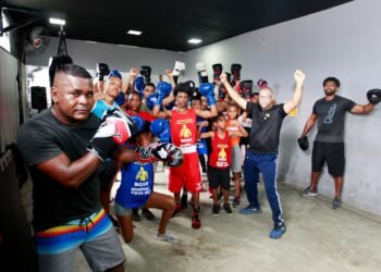 Projetos sociais revelam novos talentos do boxe e aproximam juventude baiana da prática esportiva