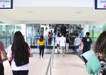 Reajustes das mensalidades deixam estudantes sem opção