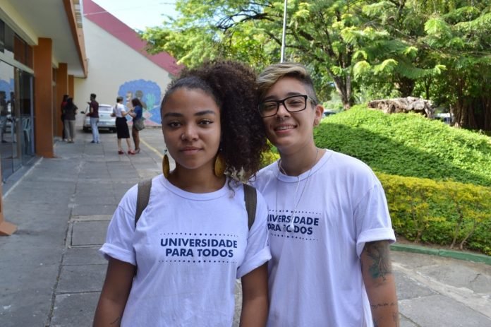 estudantes universidade para todos