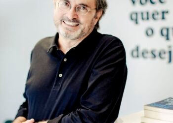 Psicanalista diz que mundo de tsunami digital requer nova educação