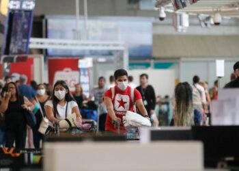 Anvisa deixa de exigir teste de covid-19 para entrada no país