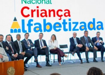 Governo deve investir R$ 3 bilhões para alfabetização na idade certa