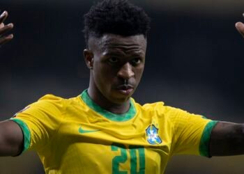 Vini Jr. fecha goleada de 4 a 1 contra Guiné em jogo contra o racismo