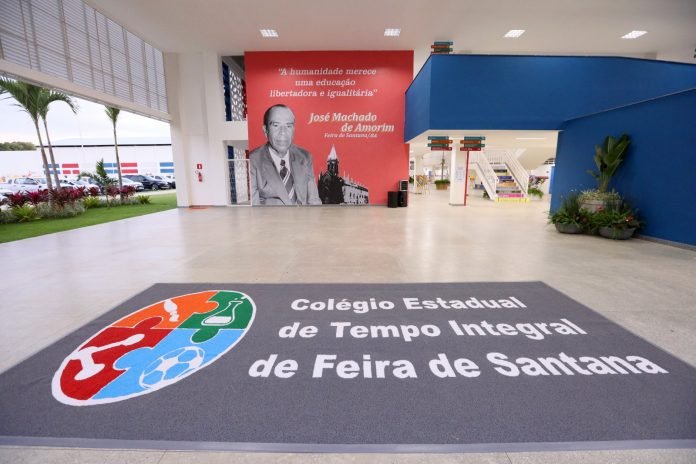 Entrega de colégio_feira de santana_ministros