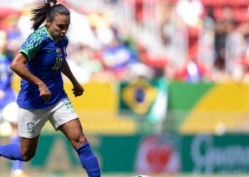 Brasil inicia busca por título inédito da Copa diante do Panamá