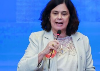 Governo vai pagar piso da enfermagem retroativo a maio