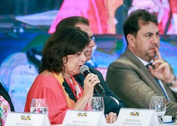 Ministra defende retomada do complexo econômico-industrial da saúde