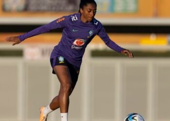 Brasil faz último treino em Brisbane antes de embarque para Adelaide