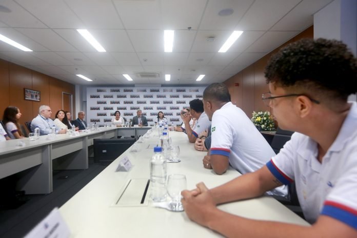 estudantes robótica uneb_recebidos_governador