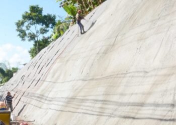 Obras de estabilização de encosta na Av. Elmo Serejo de Farias avançam – Prefeitura de Simões Filho