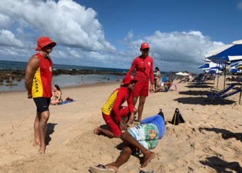 Ação do Governo do Estado previne afogamentos em ponto turístico de Salvador