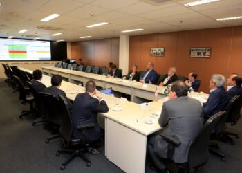 Governo e empresa aérea estudam ampliação de oferta de voos na Bahia