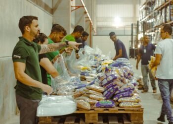 Servidores da Sema e Sesab realizam mutirão de montagem de cestas básicas para o Bahia Sem Fome