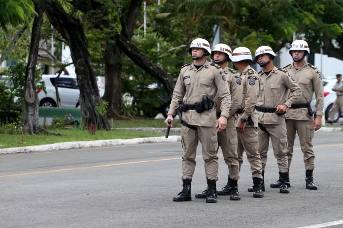 Polícia Militar capacita alunos-oficiais para o carnaval Polícia Militar capacita alunos-oficiais para o carnaval