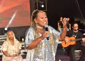 Multidão lota Parque de Exposições no último dia do Canta Bahia