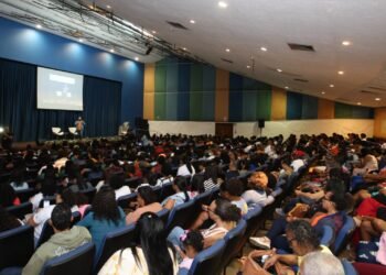 Formação do Mais Infância reúne educadores no Teatro da Uneb e aborda o bicentenário da independência do Brasil na Bahia