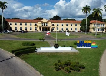 Governador e ministros inauguram novo pavilhão de aulas da UFRB de Cruz das Almas