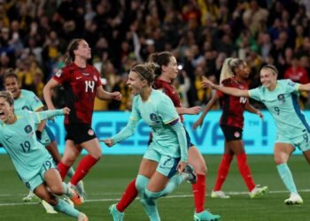 Austrália atropela, elimina Canadá e passa em 1º no grupo B da Copa