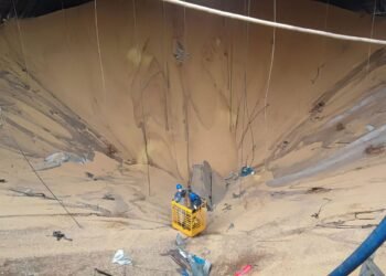 Bombeiros procuram haitiano desaparecido após explosão no Paraná