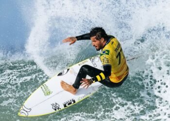 Surfe: Filipinho é tricampeão na África do Sul e carimba vaga em Paris