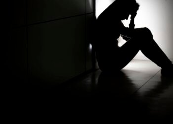 Quebrar o silêncio ajuda a prevenir suicídios, dizem especialistas