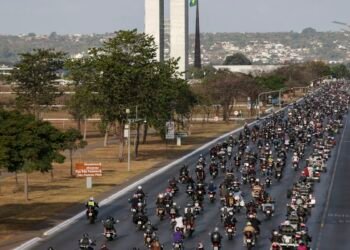 Maior evento de motos da América Latina lota vias de Brasília