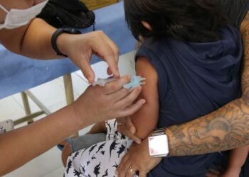 Anvisa dá registro definitivo para vacina bivalente contra covid-19