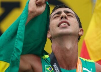 Brasil abre Mundial de atletismo com bronze de Caio Bonfim na marcha
