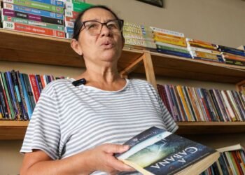 Na periferia do DF, biblioteca comunitária reúne 10 mil obras e sonhos