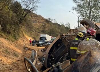 Polícia de MG identifica corpos de três vítimas de acidente de ônibus