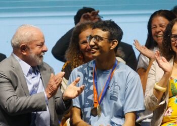 Lula defende mais investimentos públicos em educação