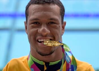 Gabriel Araújo fatura bicampeonato mundial nos 50 metros costas