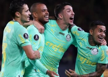Palmeiras goleia fora de casa e fica perto da semi da Libertadores