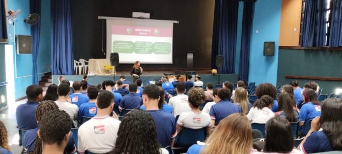 Aulão universidade para todos- Colégio Modelo Luís Eduardo, em Itapetinga - NTE 08.