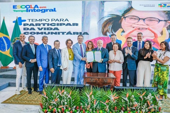 ESCOLA EM TEMPO INTEGRAL