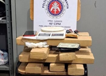 PM prende dupla com 12kg de maconha e motocicleta clonada na Bahia