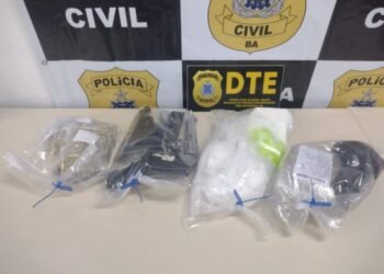 Homem é preso com drogas, armas e centenas de munições na Bahia