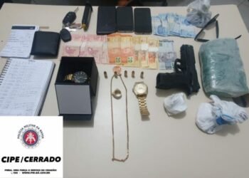 PM apreende sete tabletes de maconha e coletes balísticos na Bahia
