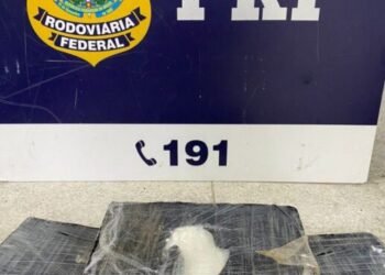 PRF prende mulher com mais de 3 kg de cocaína em ônibus na Bahia