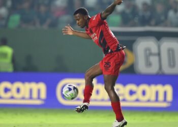 Brasileiro: Goiás arranca empate com o Athletico-PR na Serrinha