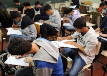 Conselhos são incluídos na política sobre material didático